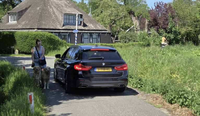 Schoorlnaren vragen om knip in ‘knelpunt’ Onderweg: “Niet bedoeld als doorgaande route”