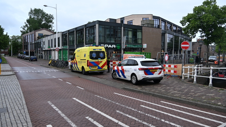 Scooterbestuurder naar ziekenhuis na val in binnenstad Alkmaar