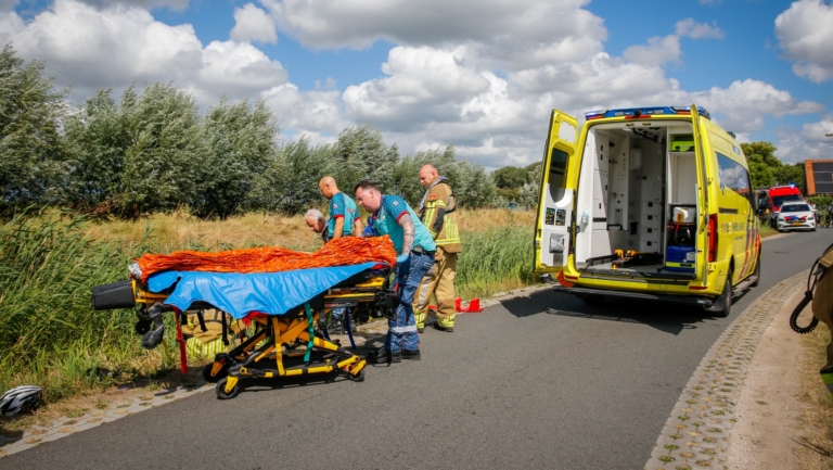 Wielrenner gewond na val op Busch en Dam die eindigt in de sloot