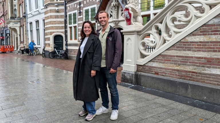 ‘Kusjes stelen’ tussen de lessen: liefde die begon op Jan Arentsz houdt stand