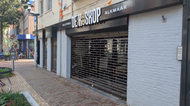 Ondernemers Pascal en Tobias stoppen alweer met slijterij aan de Laat