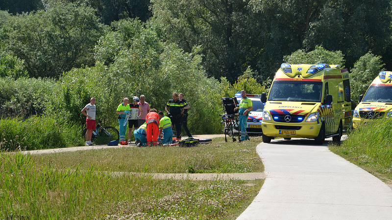 Mountainbiker ernstig gewond na val op helling bij Geestmerambacht