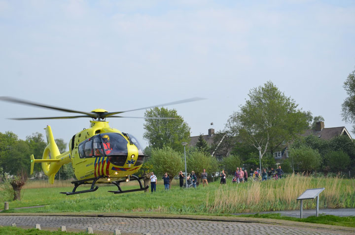 Traumaheli in Oudorp trekt volle aandacht bewoners (FOTO's)