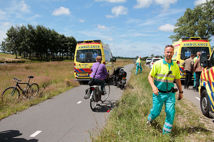 Kortsluiting in deur veroorzaakt autobrand (FOTO's)