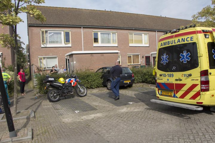 20140828 Heerhugowaard auto ramt schuurtje bij inparkeren-1