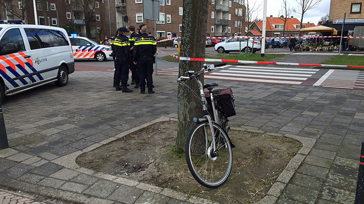 Fietster zwaar gewond na aanrijding Willem de Zwijgerlaan (FOTO)