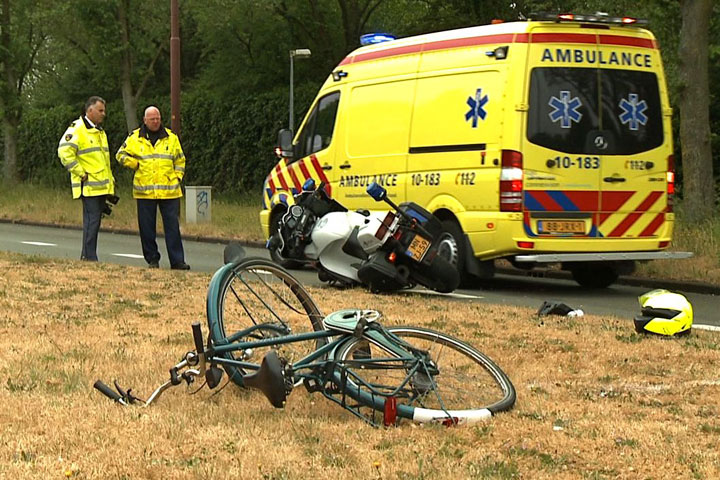 Jongen ernstig gewond na aanrijding met politiemotor (FOTO)