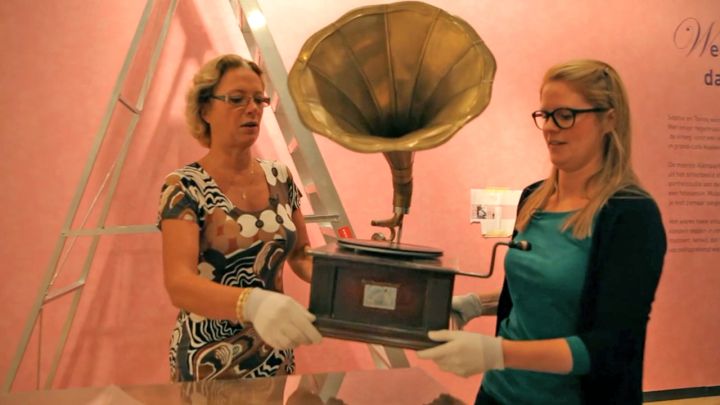 Raadslid Dikta? op stage in Stedelijk Museum (FOTO)