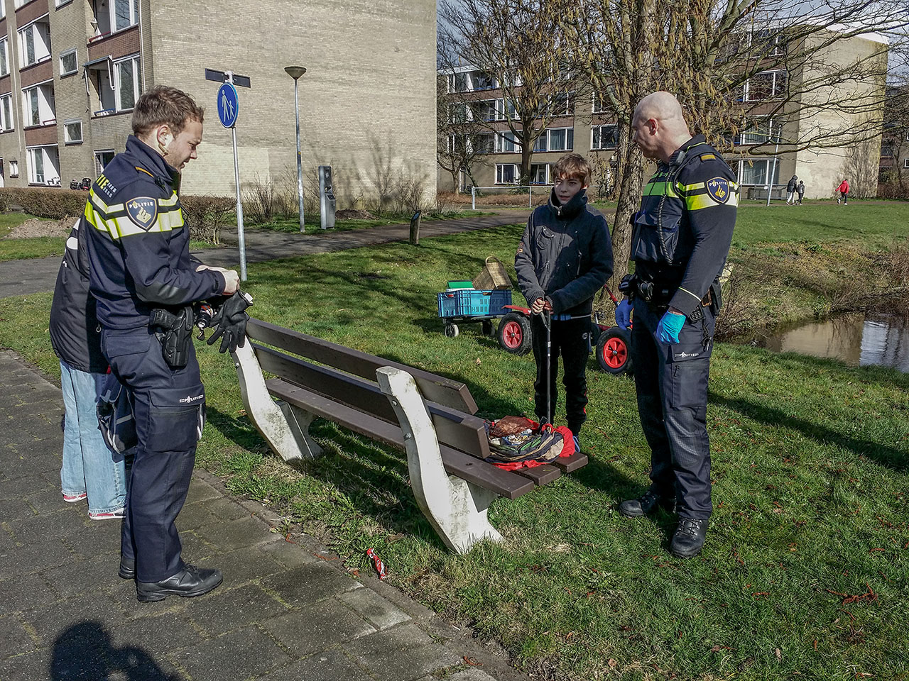 Plofkrakers gestoord bij klus in Heiloo (FOTO's)