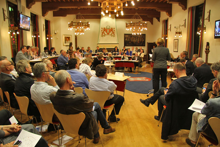 Ingelaste raadsvergadering 'de Vest' vooral politiek geladen